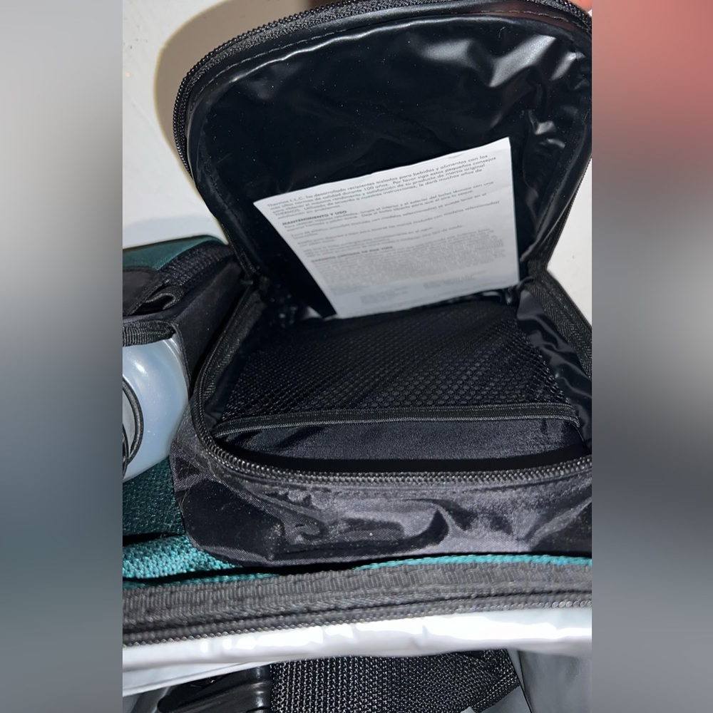 Lunch box With multiple pockets - Picture 7 of 13